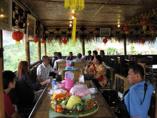 Interior Meja Makan